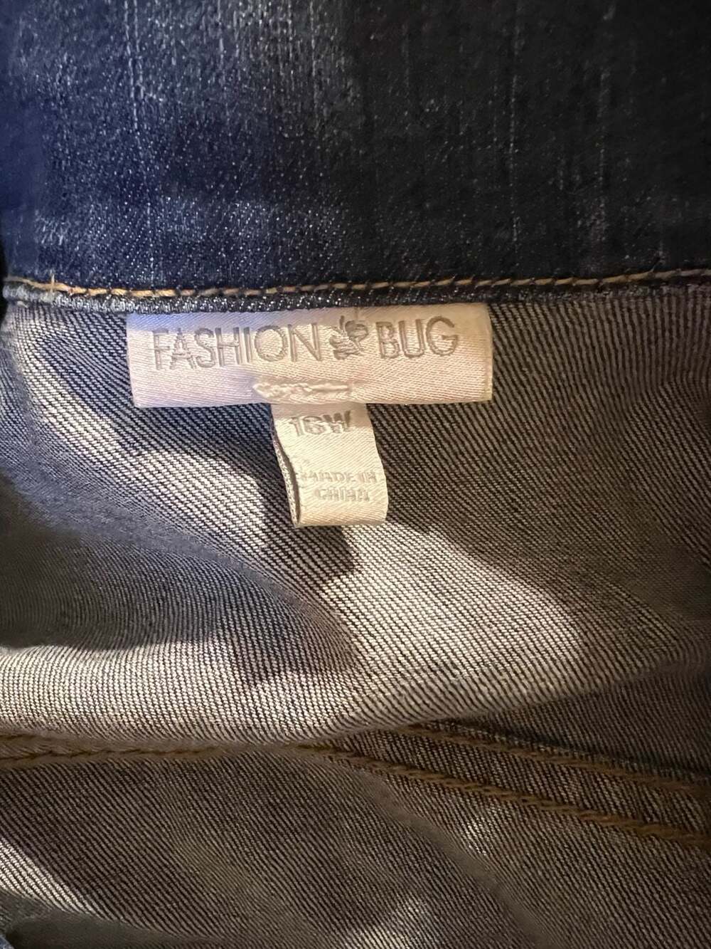 Fashion Bug Women's Denim Jacket Size 16W Graphic Back Print - Picture 5 of 6